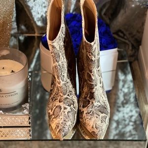 Booties snake print